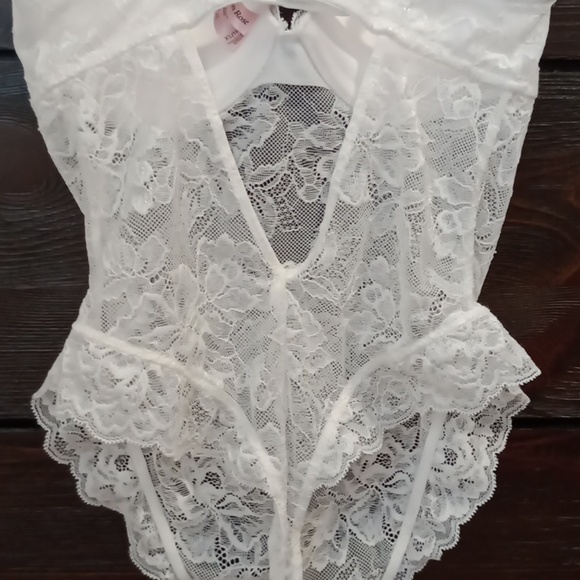 XS White Lace Elegance Bodysuit LaVieEnRose - Picture 9 of 12